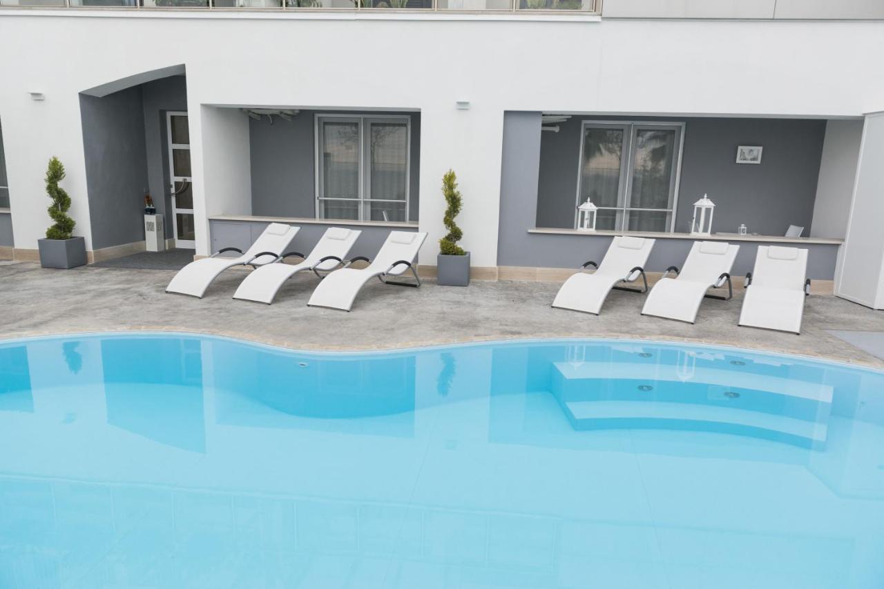 Residence Del Sole Манфредония Екстериор снимка